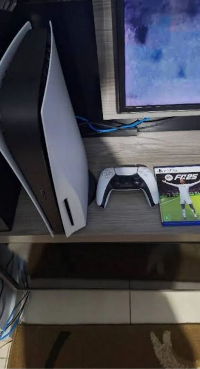 Vídeo game ps5 novo usados poucas vezes acompanhado com 2 controles 3 jogos HDMI fonte    