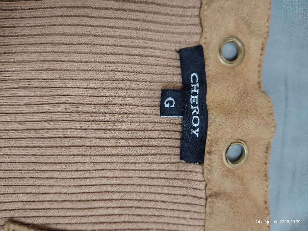 Jaqueta em Suede com ilhós e tecido de lã Tam G - Foto 5