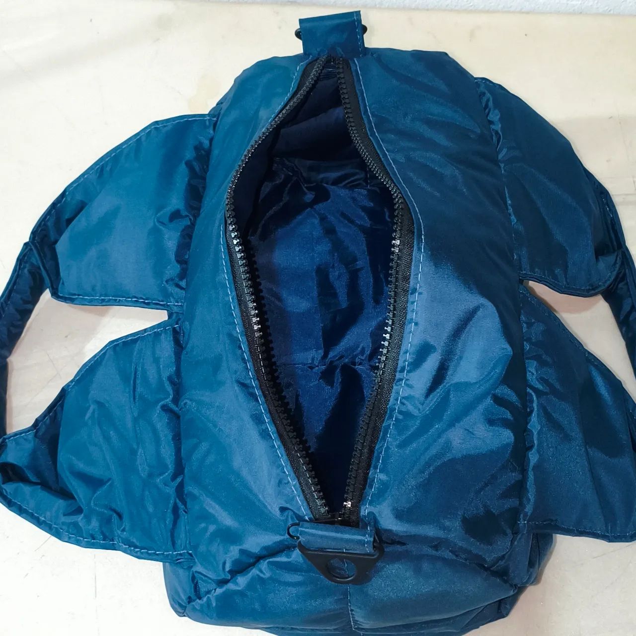 Bolsa Plié Puffer Azul Marinho - Com Alça Removível - Foto 3
