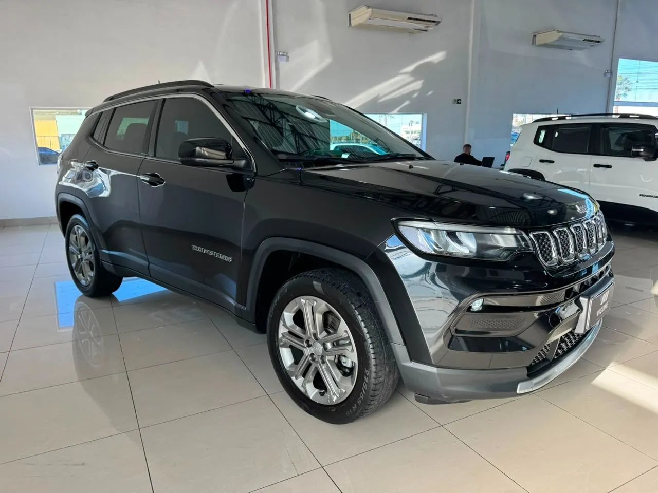 Jeep Compass Longitude Night Eagle 1.3 Flex 2023 - Foto 4