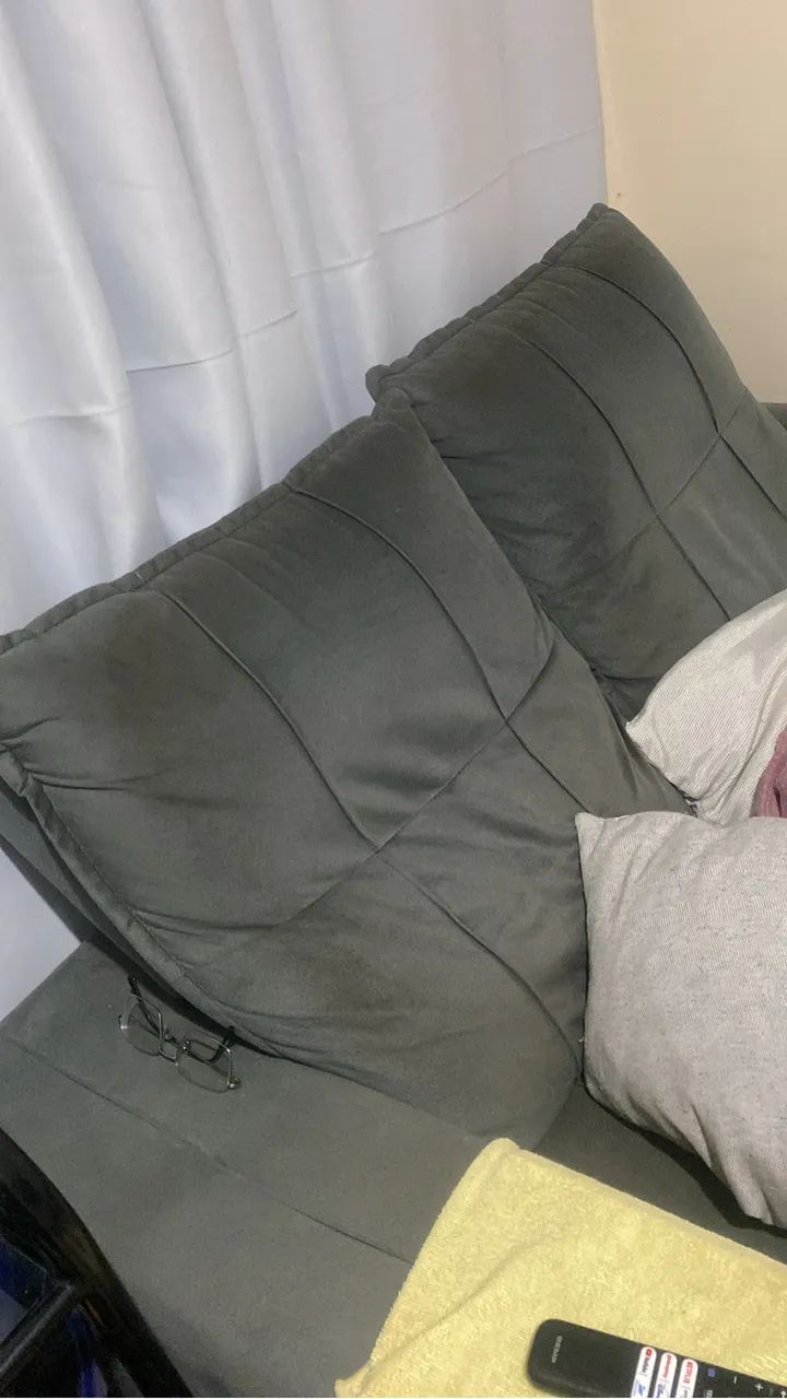 Sofá retratil e reclinável, 150 cm de largura.