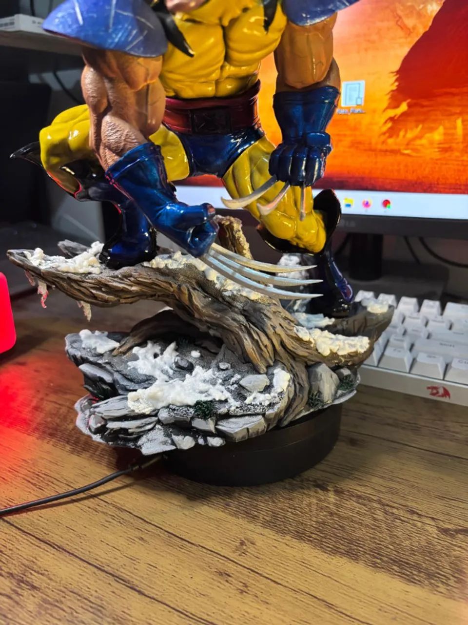 WOLVERINE - ESTATUETA EM RESINA  - Foto 4