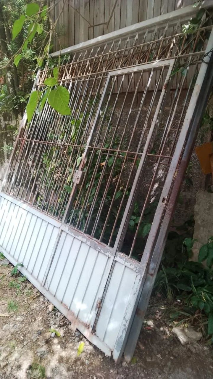 Vende portão de ferro 2 partes - Foto 2