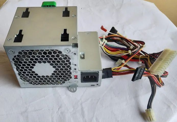 Fonte de alimentação para PC HP API5PC52 240W - Usada    - Foto 5