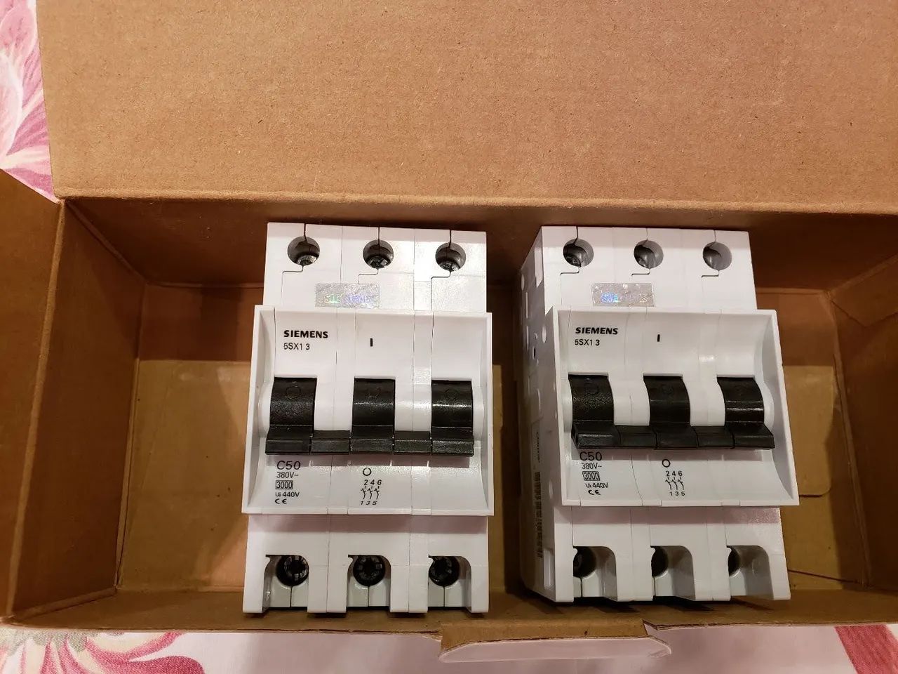 Disjuntor Tripolar Siemens 5SX1 3 - Foto 4