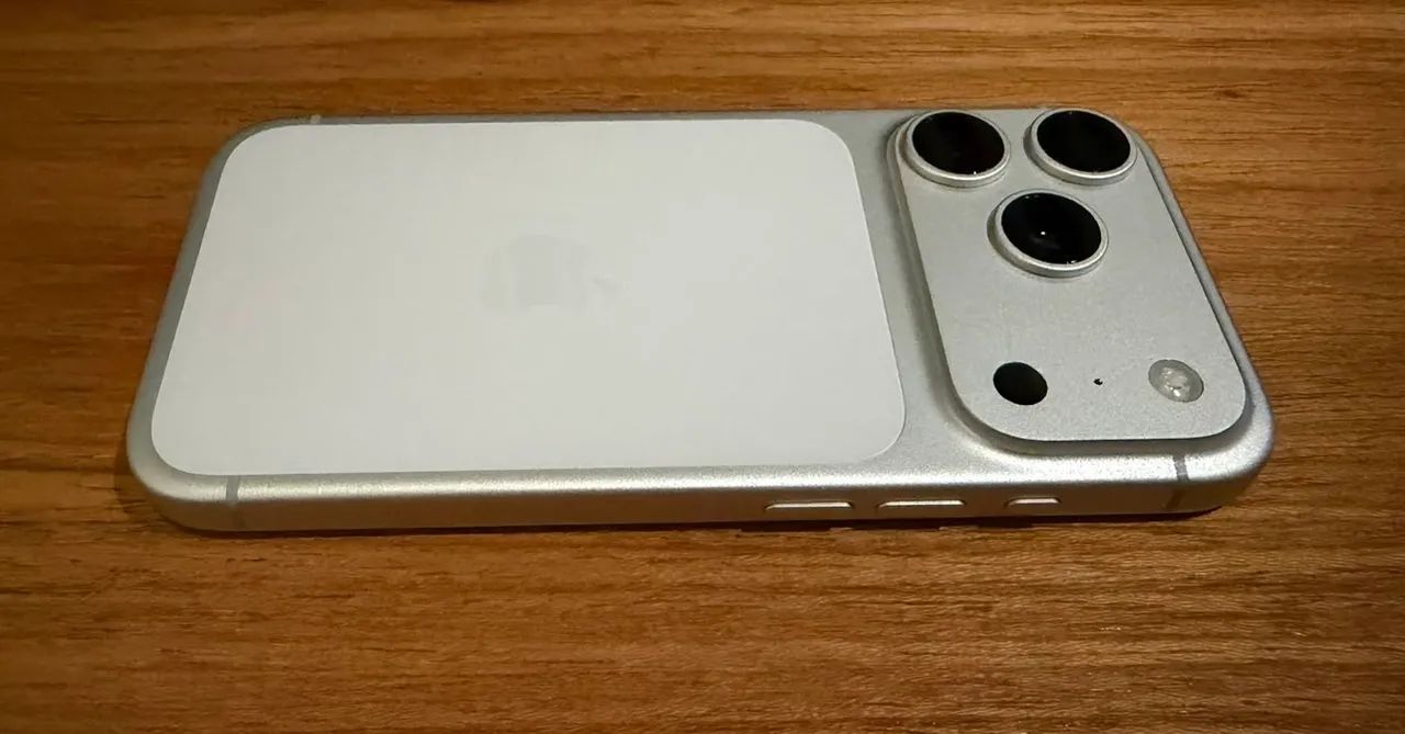 IPHONE 17 PRO SILVER SEMI NOVO - Foto 2