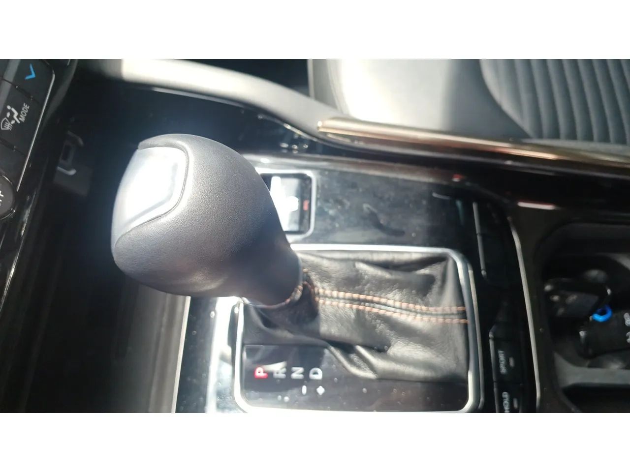Jeep Commander Limited T270 1.3 TB Flex Aut., foto 16 de 16