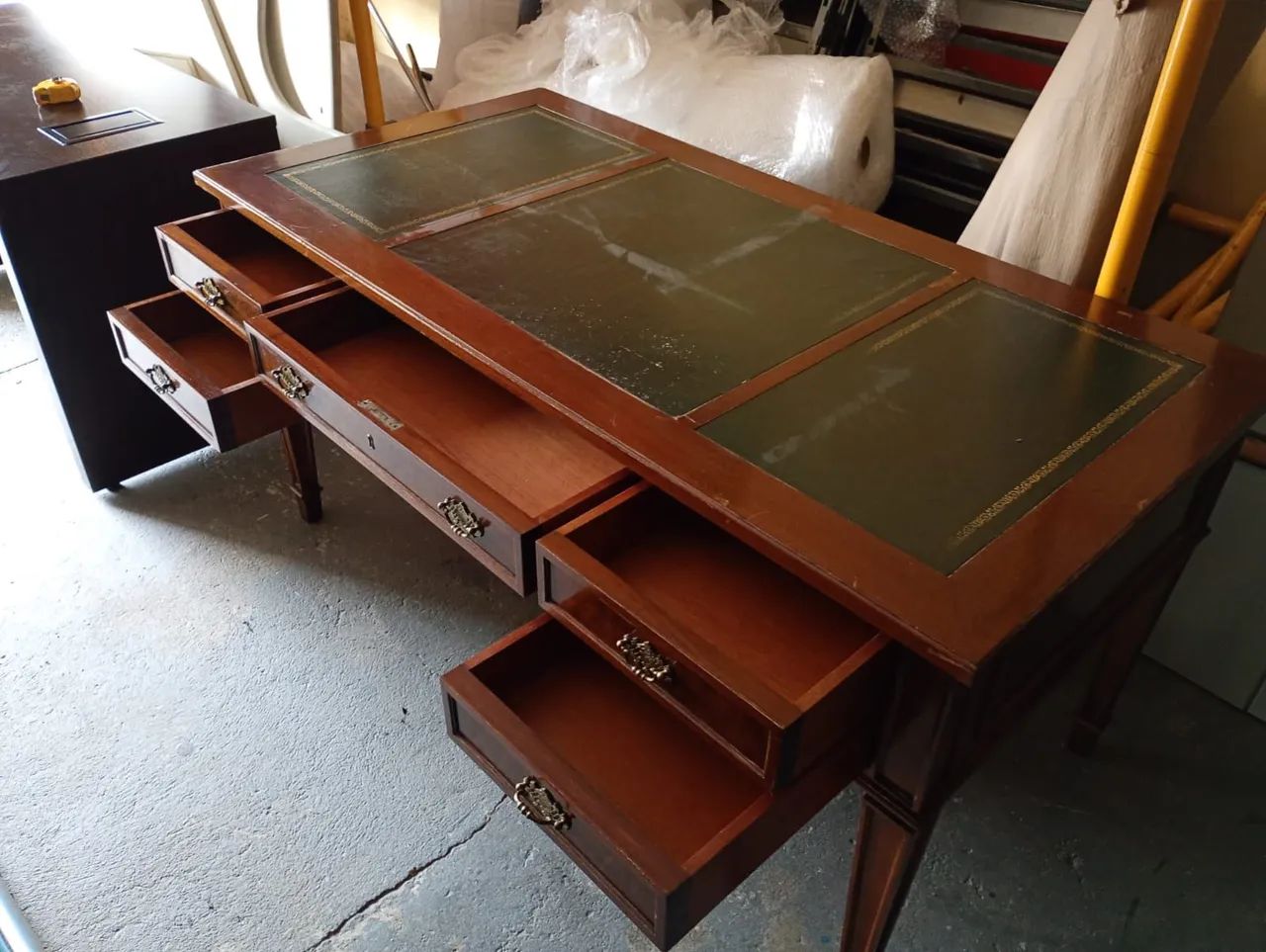 Mesa Antiga em Perfeito Estado 