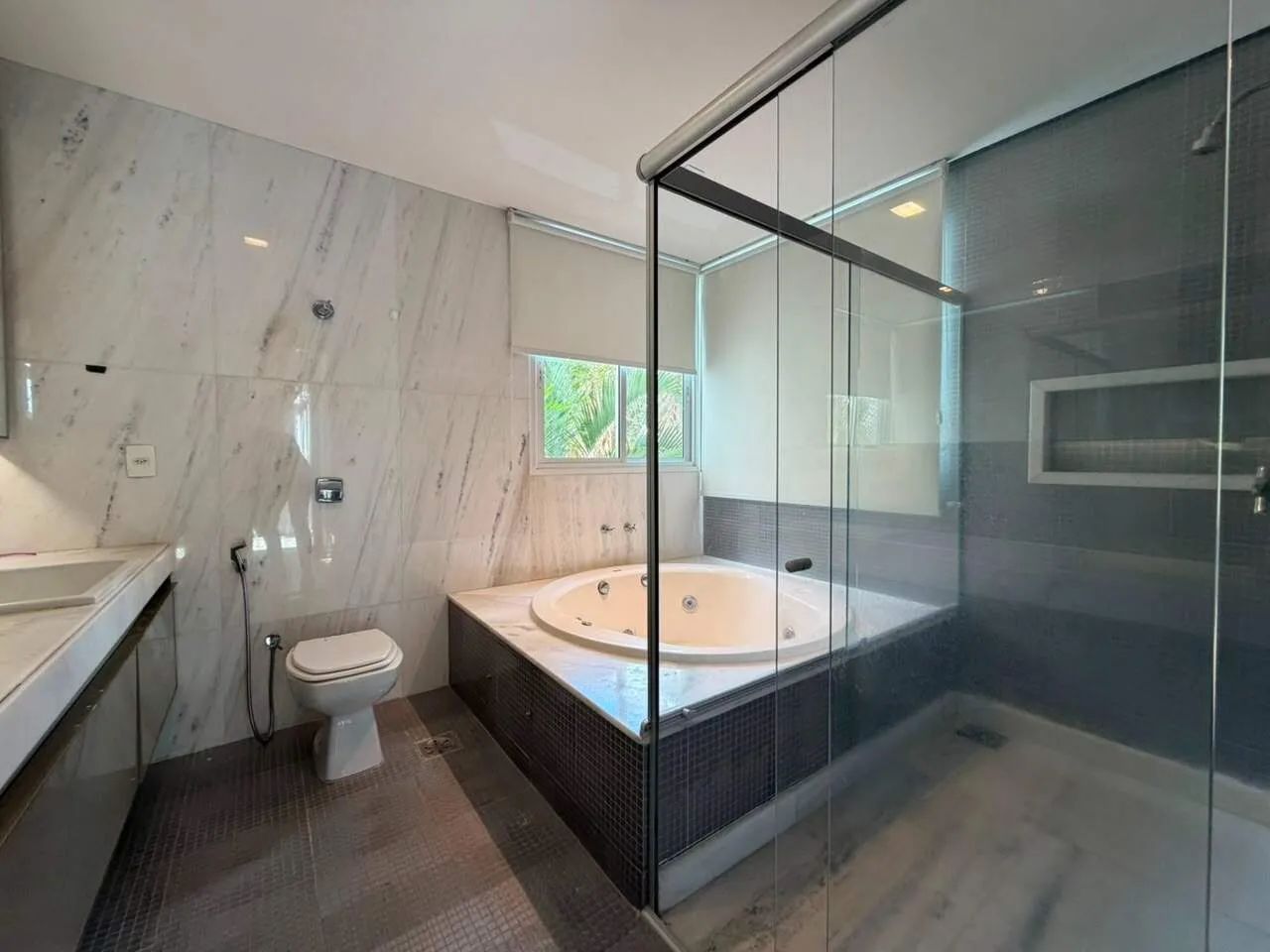 Casa com 5 quartos, sendo 3 suítes, 450m², em Nova Lima. - Foto 2