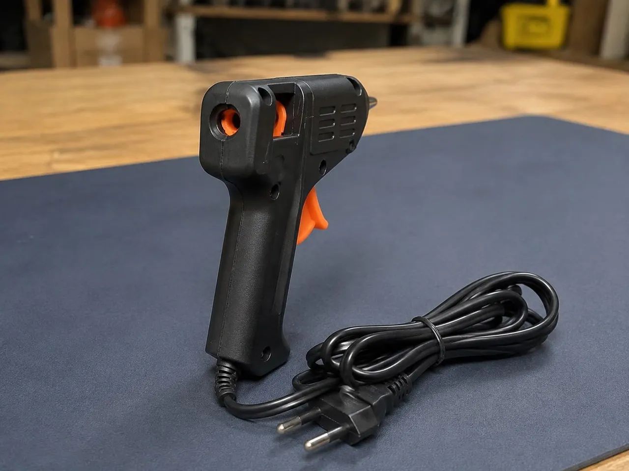 Pistola de Cola Quente Bivolt 20W com 2 Bastões - Foto 5