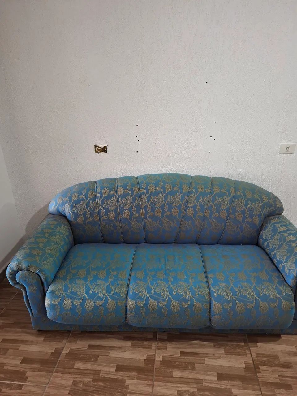Conjunto de sofás vintage 3 e 2 lugares, usado, sem defeitos.