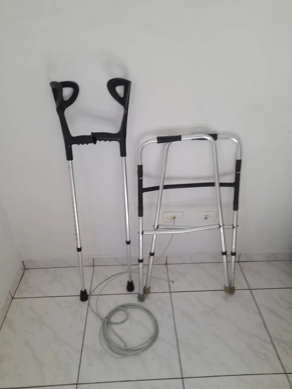 Muletas mais andador 190,00