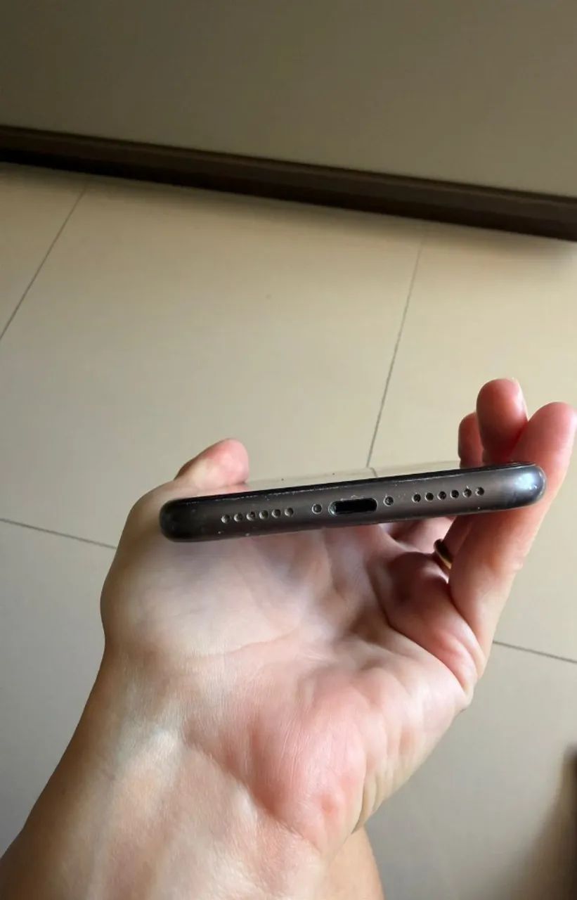 Vendo IPhone 11, preto, 128gb, bateria 67% original, bem conservado. Vai com carregador - Foto 5