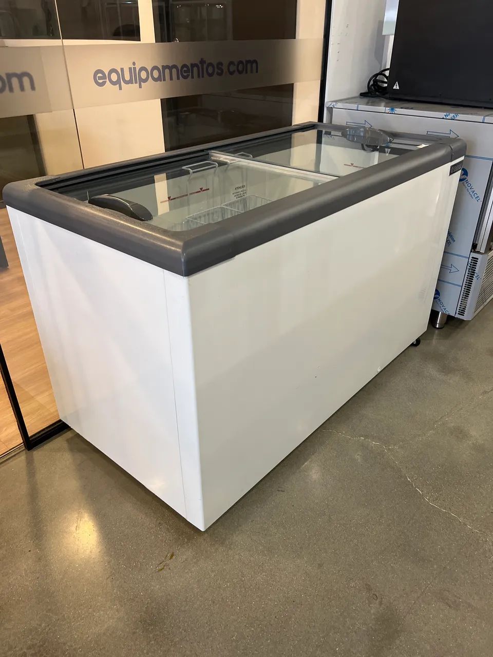 Freezer horizontal - Vidro - 400 litros - Gelopar 