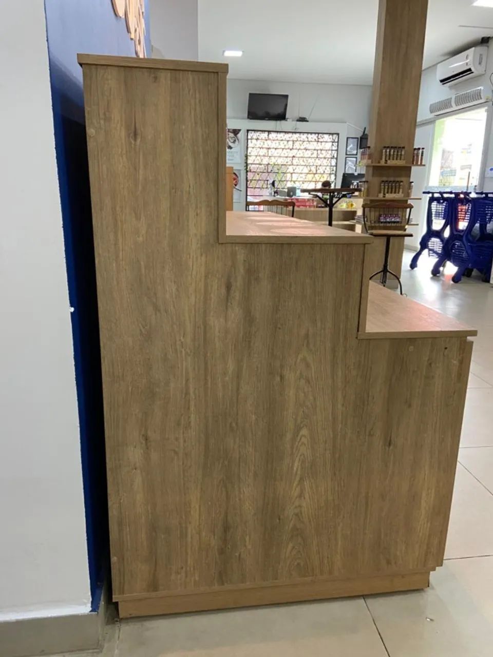 Balcão em MDF com armários, ideal para comércios - Foto 2