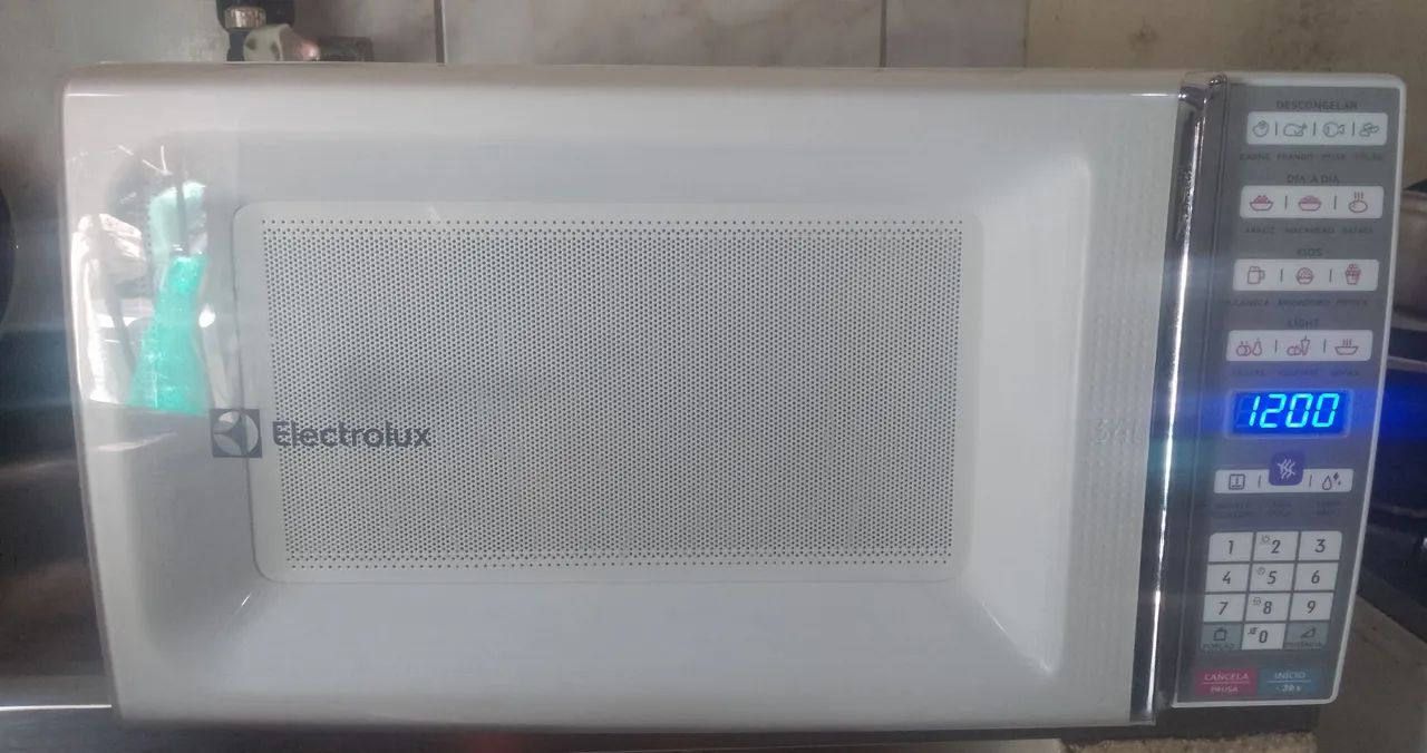 Microondas Electrolux de 34 litros 
