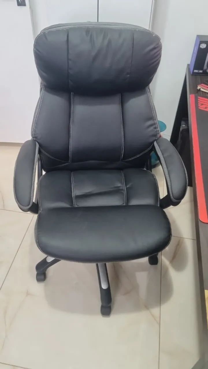 Cadeira de escritório ergonômica estilo presidente modelo C600,