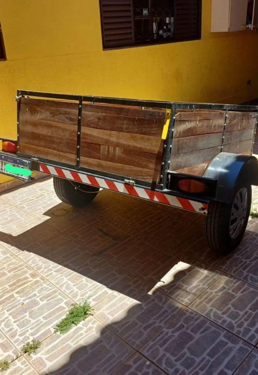 Vendo carrteinha reboque semi nova, emplacada, somente venda