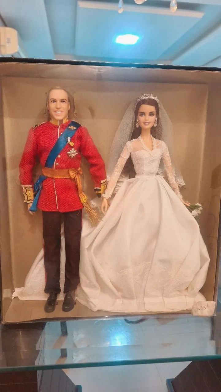 Boneca Barbie william e catherine royal wedding collector