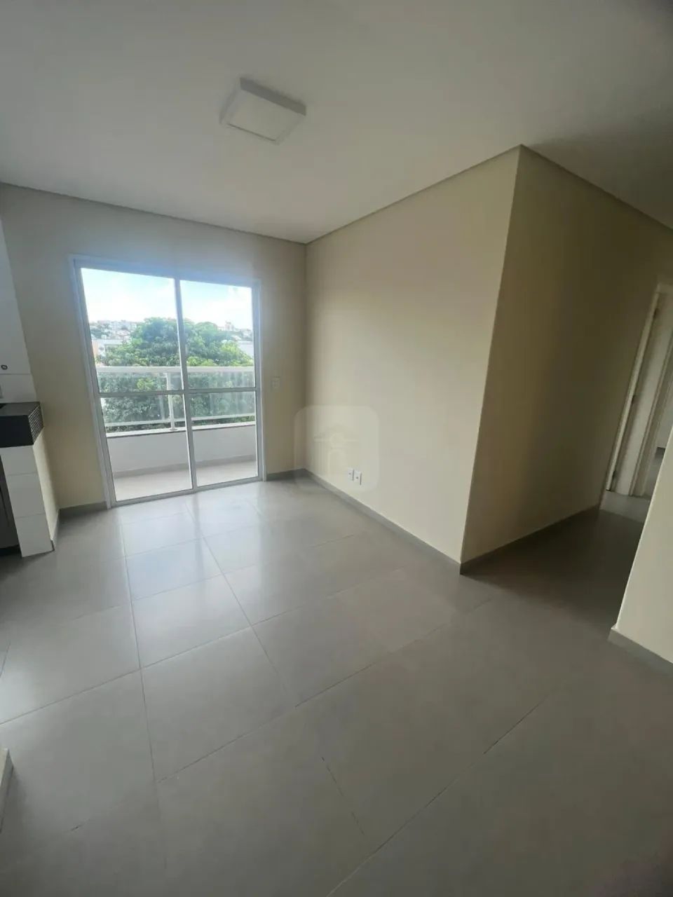 Apartamento à venda no Condomínio Monte Negro.