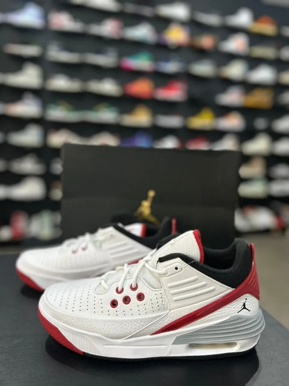 AIR JORDAN MAX AURA 5
