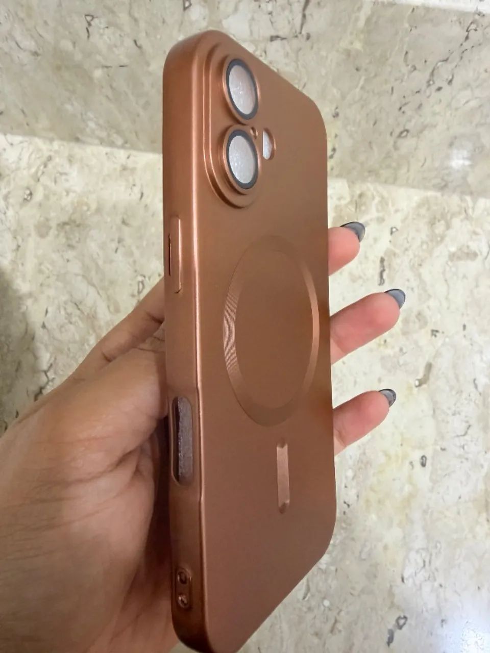 Capinha IPhone 17 marrom cintilante - Foto 4