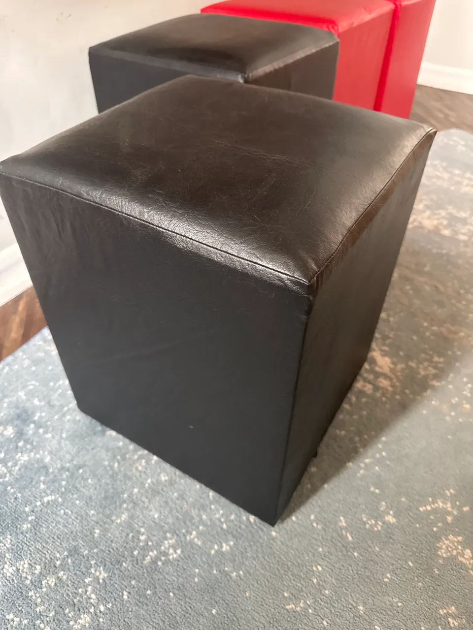 4 puffs - vermelho e preto - Foto 2