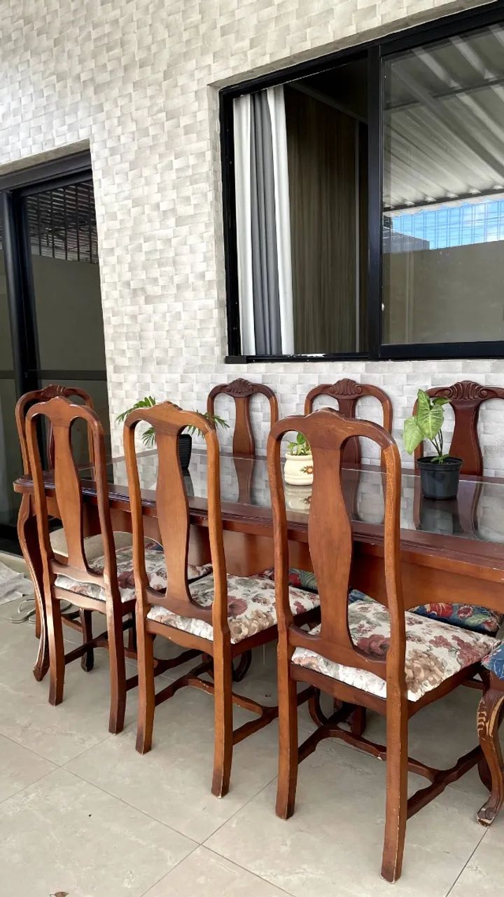 MESA DE JANTAR COM 8 CADEIRAS