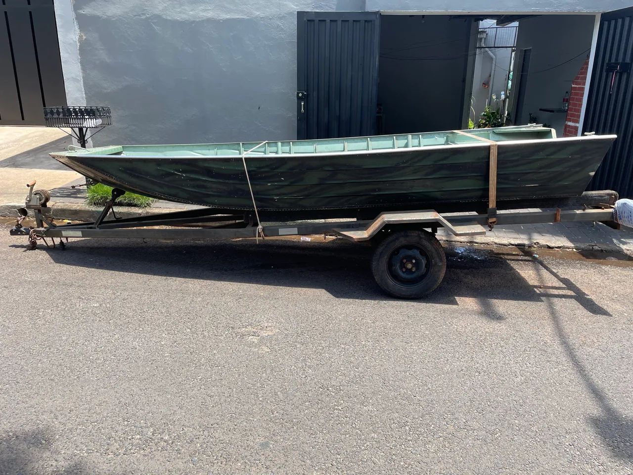 Conjunto Canoa de Alumínio Reforçada com Carretinha Documentada - Foto 2