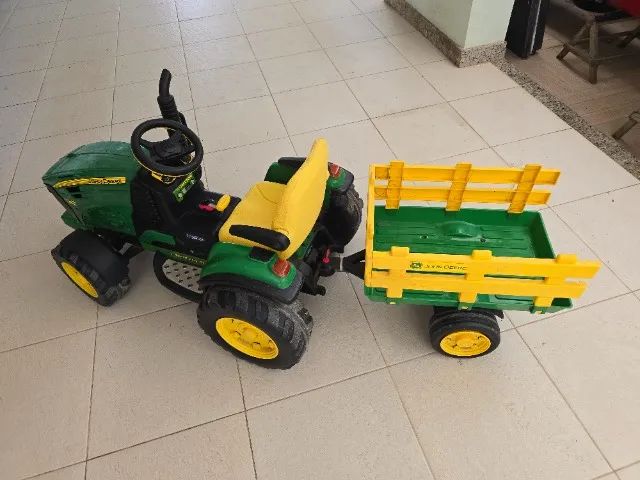 Trator elétrico infantil Peg Perego Jhon Deere - Foto 2