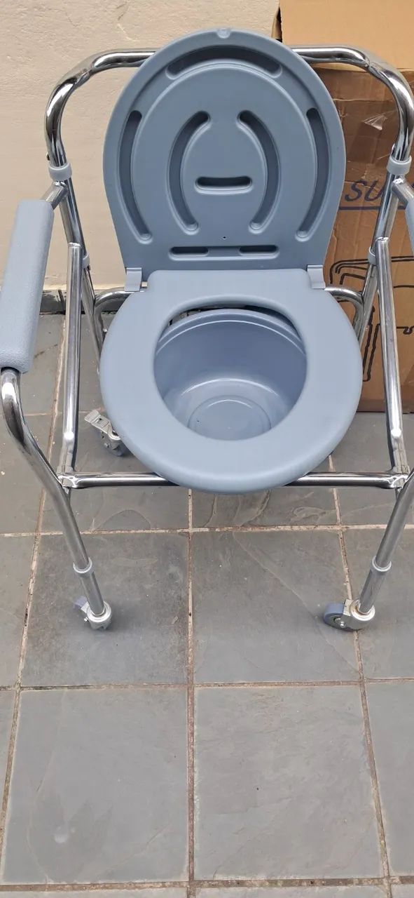Cadeira de banho com assento sanitário  - Foto 4