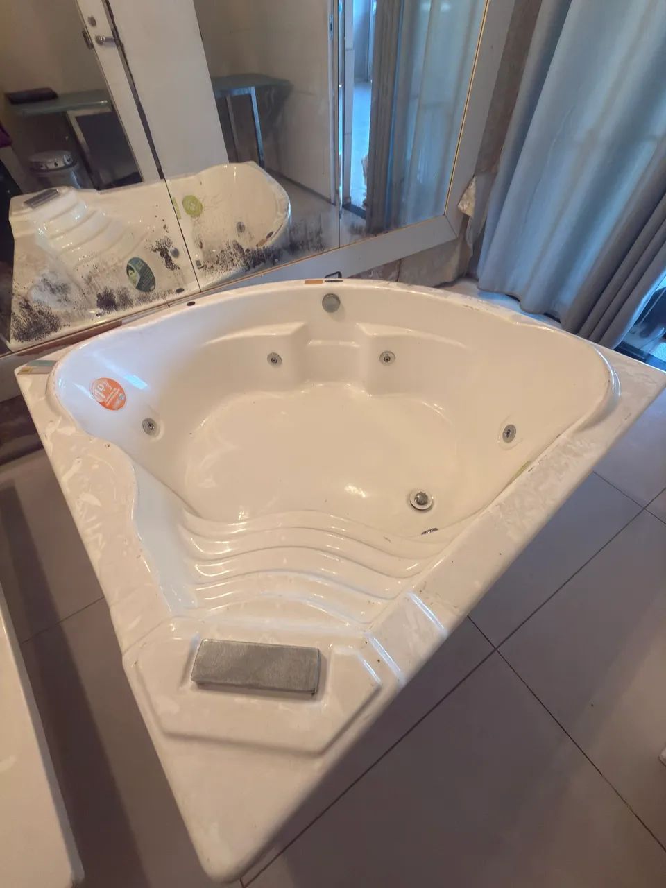 Banheira de hidromassagem / ACEITO TROCA