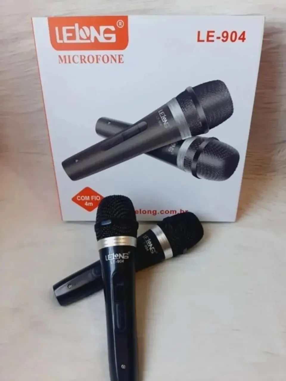 Microfone Profissional com Fio 4 Metros Lelong LE-904 para Karaokê e Eventos