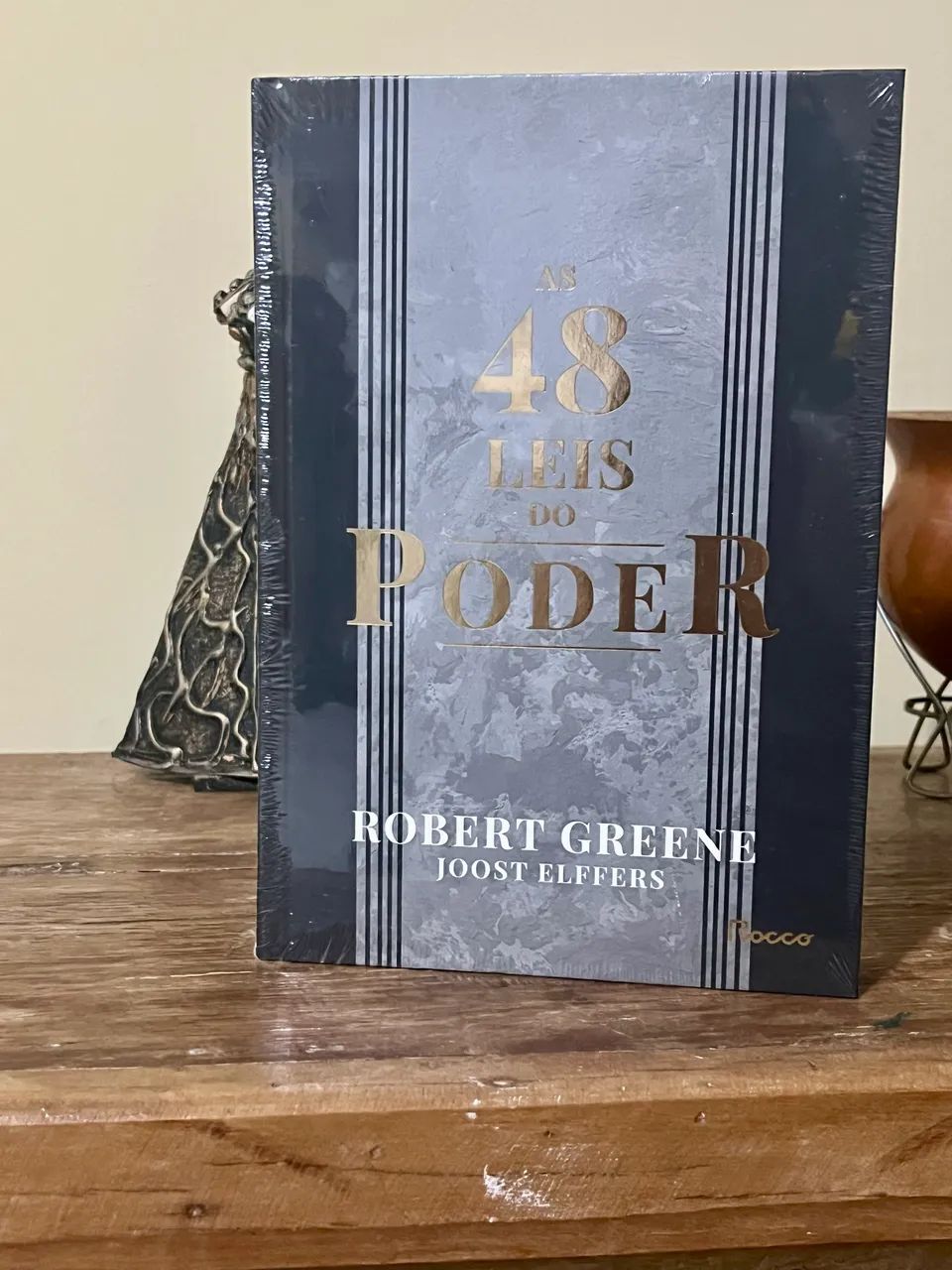 Livro as 48 leis do poder novo lacrado !
