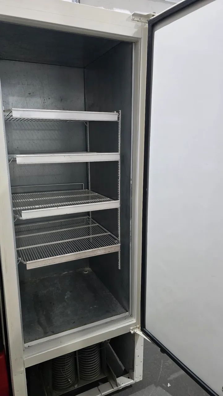 Freezer vertical 539L 