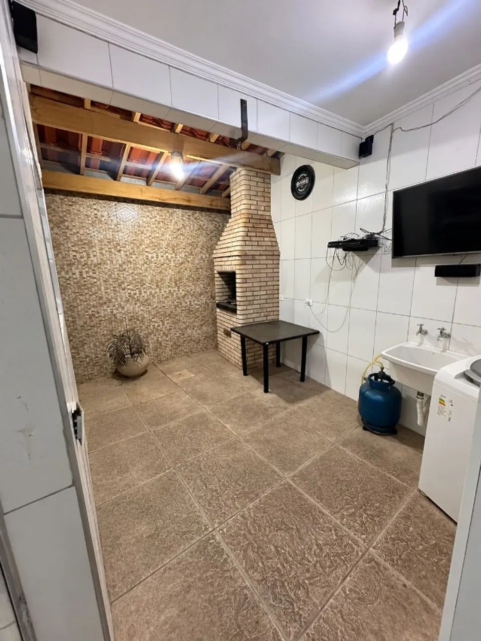 Casa ampla com 5 quartos, garagem, churrasqueira e sala grande - Rua sem saida