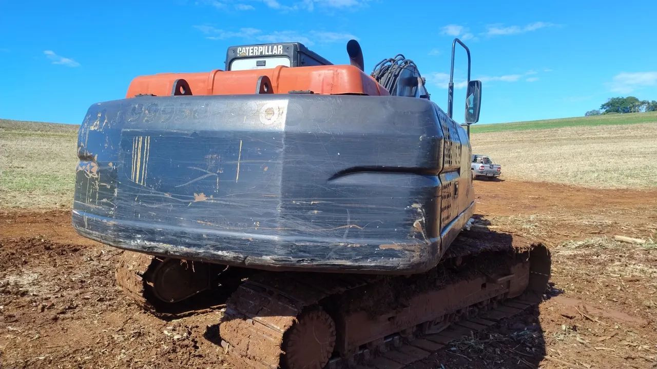 Escavadeira Caterpillar  - Foto 4