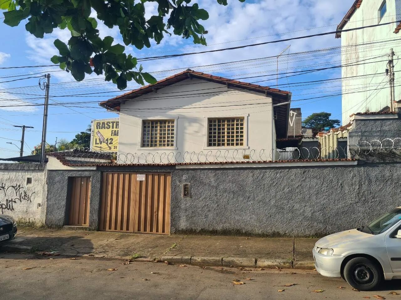 Casa Com./Res. 6 Qtos - Lote 360 m² - 250 m² const.