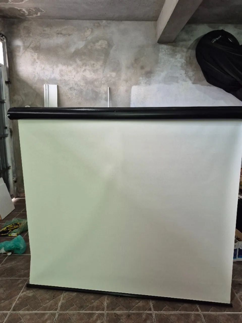 Tela de Projeção Retrátil Telastec 1,50m x 1,30m (70 Polegadas) de parede - Foto 2