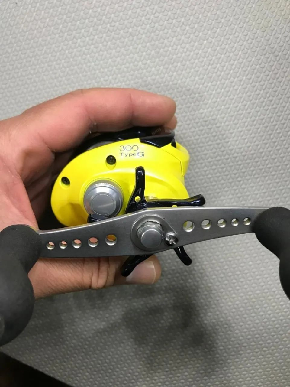 Carretilha Shimano Bay Game 300 Type G manivela direita - Esportes