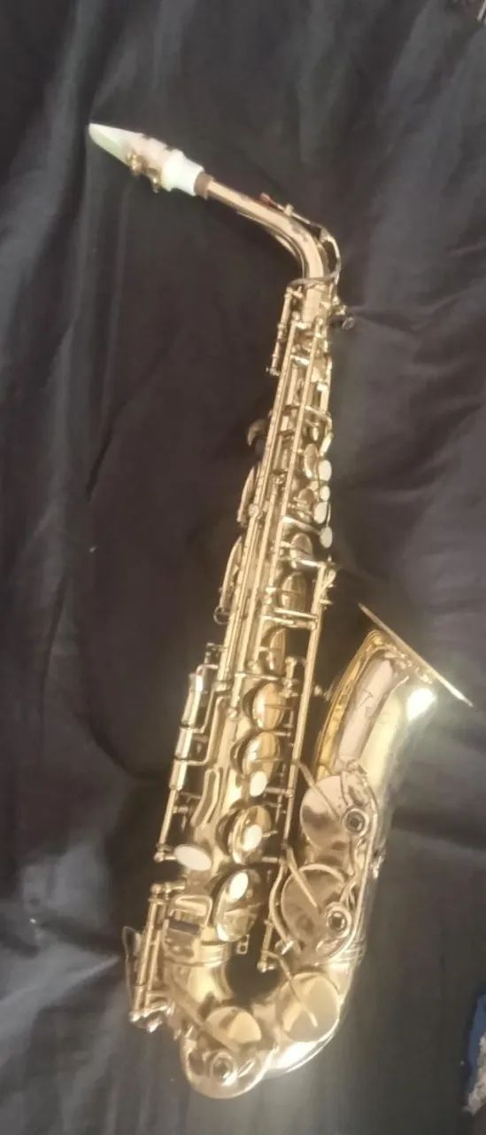 Saxofone alto Eagle 