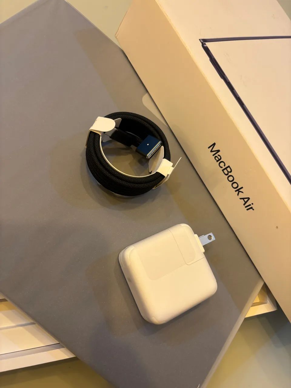 MacBook Air Intel Core i3 256GB 充電器・箱有 MacBook Air Intel Core i3 256GB 充電器・箱有 【公式通販】