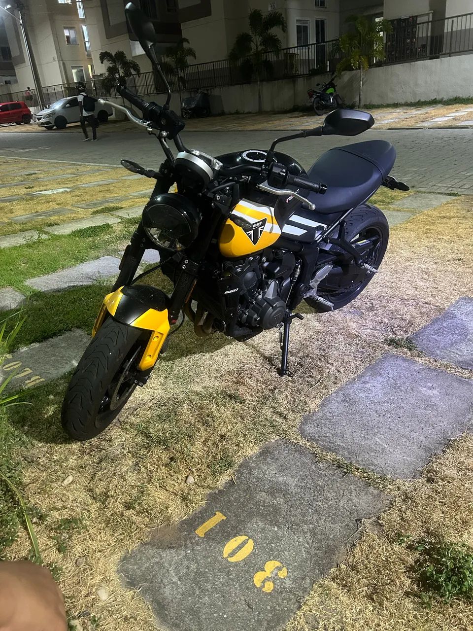 Trident 660  - Foto 2