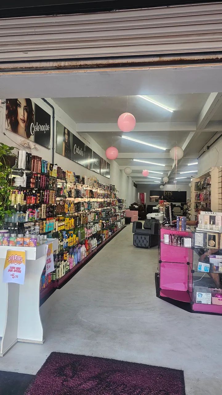 Loja de cosméticos e móveis para salão de beleza