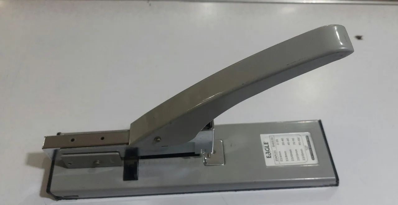 Grampeador Profissional Eagle 938 cinza 100fls 