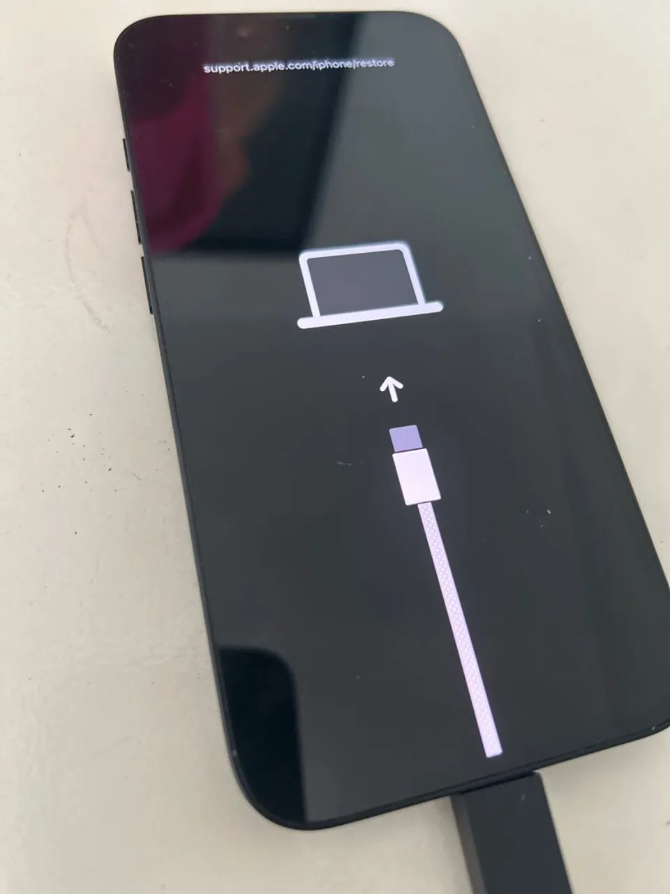 iPhone 16e para retirada de peças 