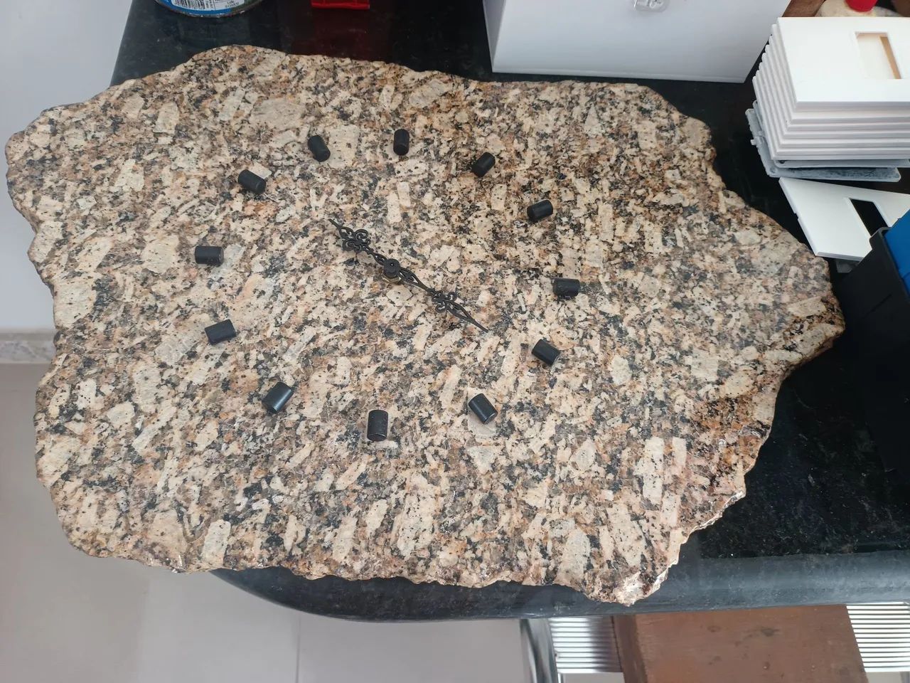 Vendo relógio de granito 
