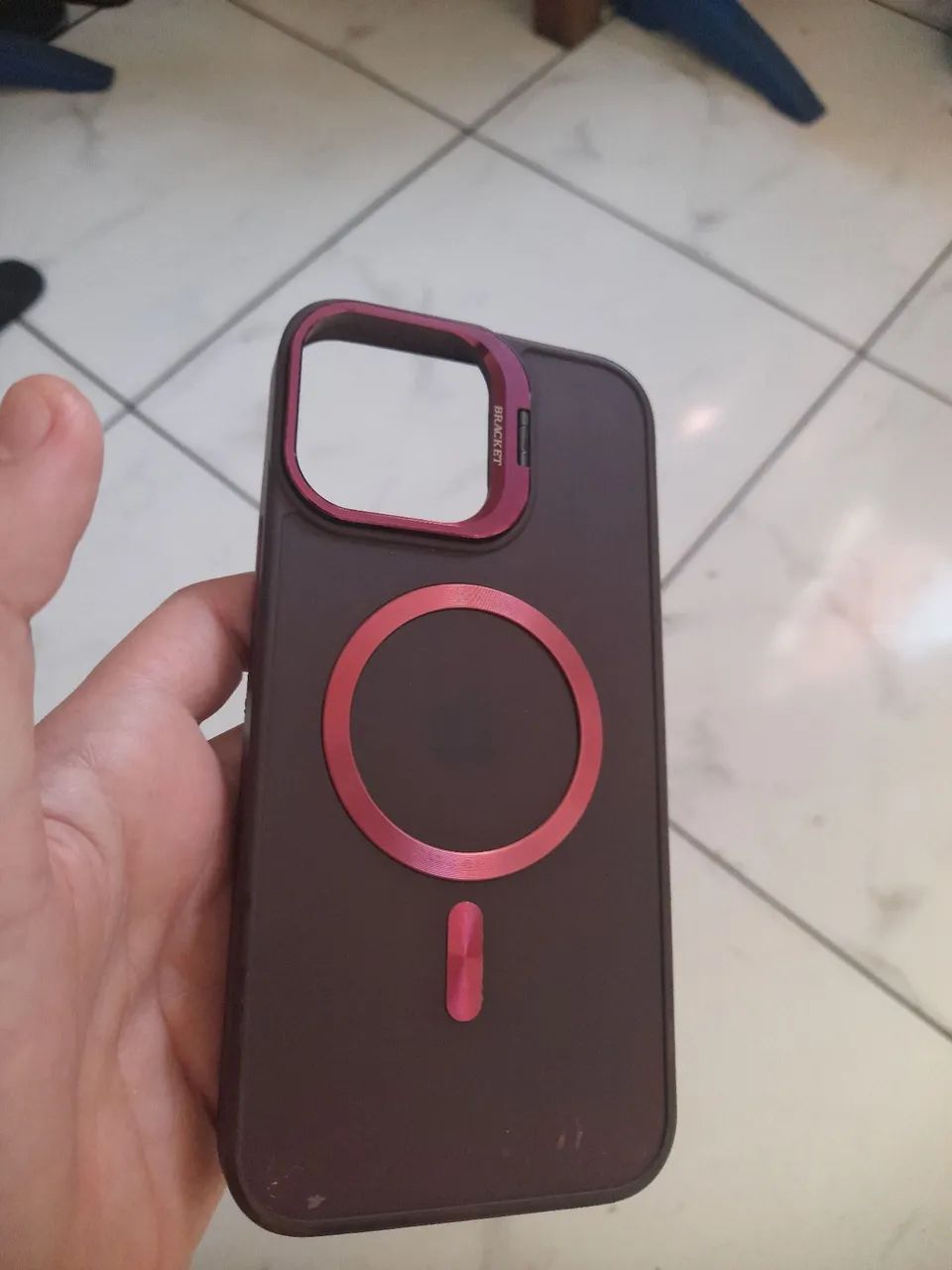 Capa de celular iPhone 13pro max original e acompanha cabo tipo light 