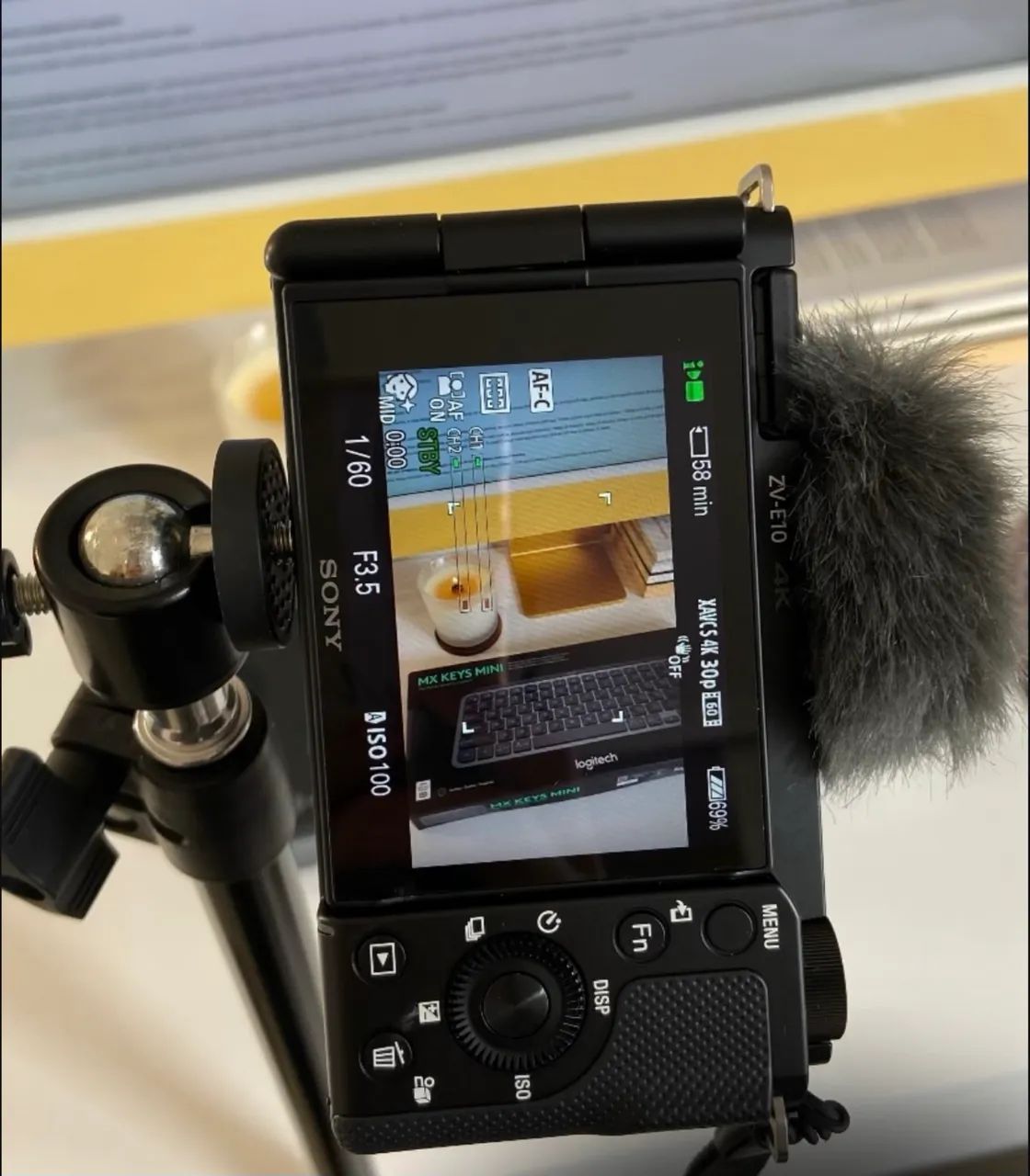 PRA VENDER RÁPIDO - Câmera ZVE10 + lente 16-50mm + cartão + case protetora ZERADA - Foto 2
