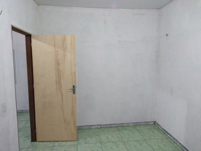 Aluga-se uma casa nos fundos - Foto 4